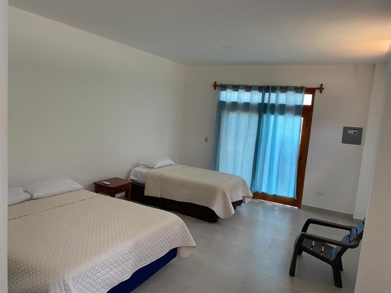 Penguin House Hotel Puerto Villamil Eksteriør billede