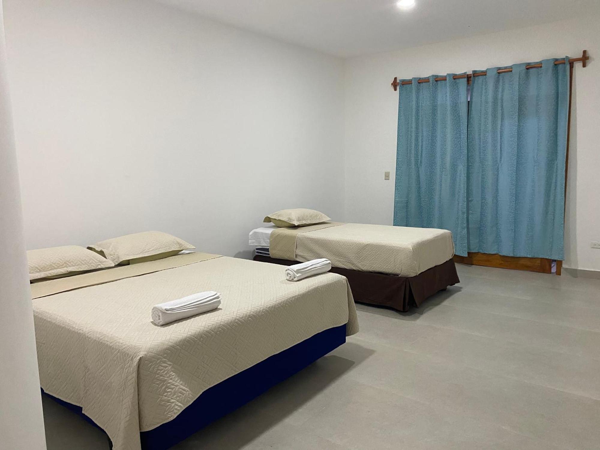 Penguin House Hotel Puerto Villamil Eksteriør billede