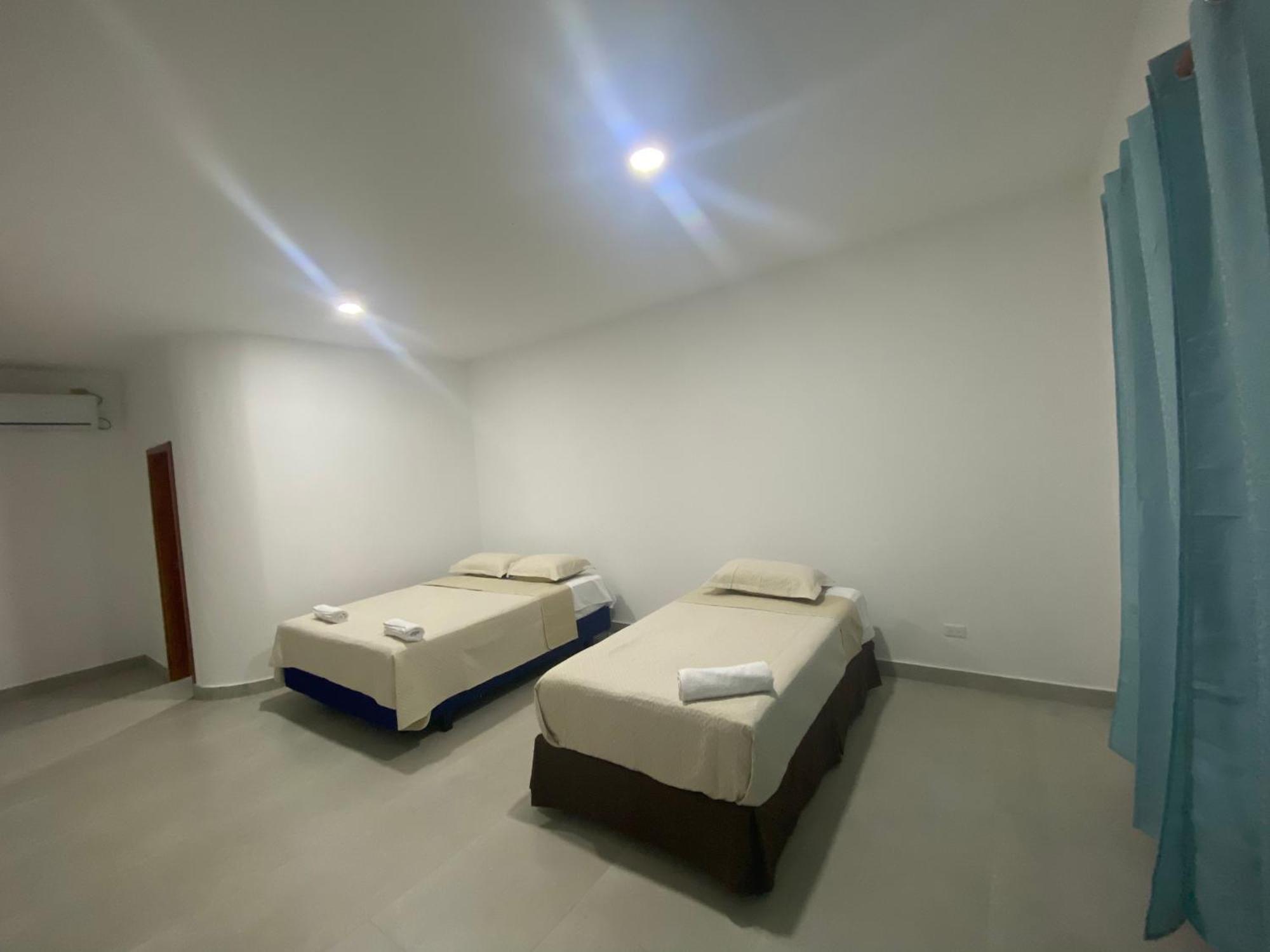 Penguin House Hotel Puerto Villamil Eksteriør billede