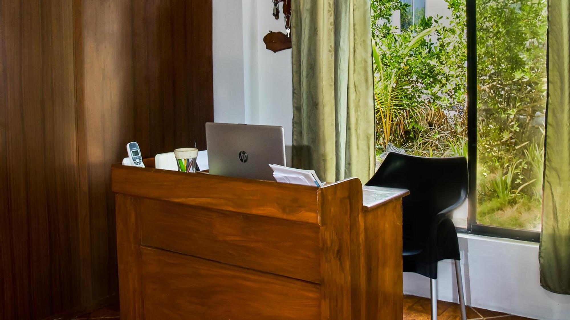 Penguin House Hotel Puerto Villamil Eksteriør billede