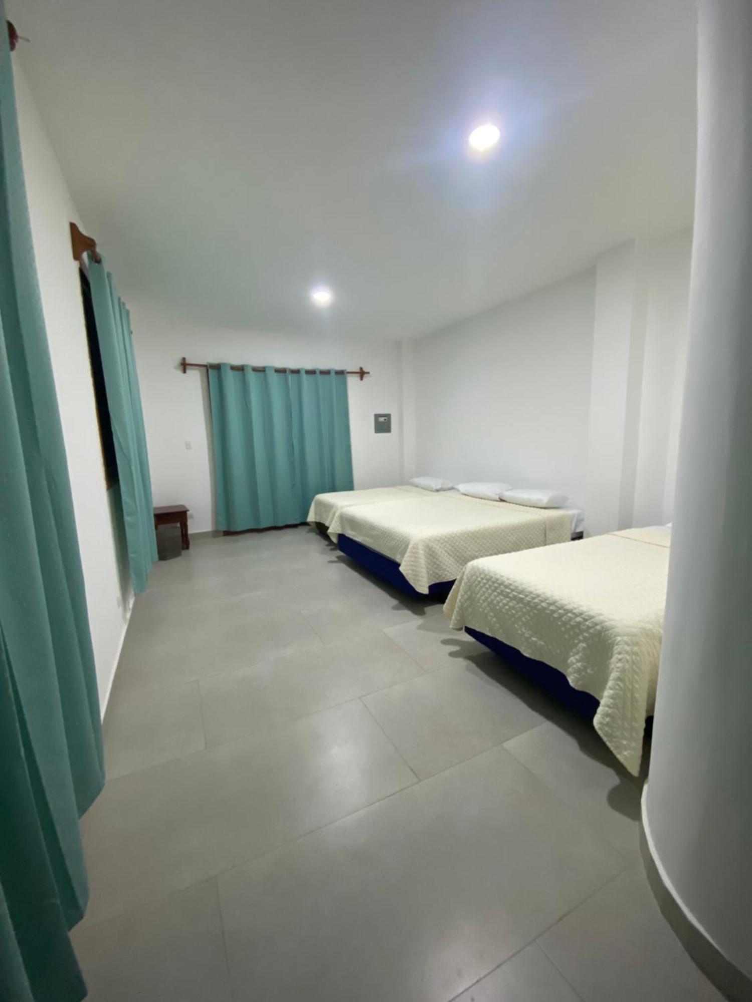 Penguin House Hotel Puerto Villamil Eksteriør billede