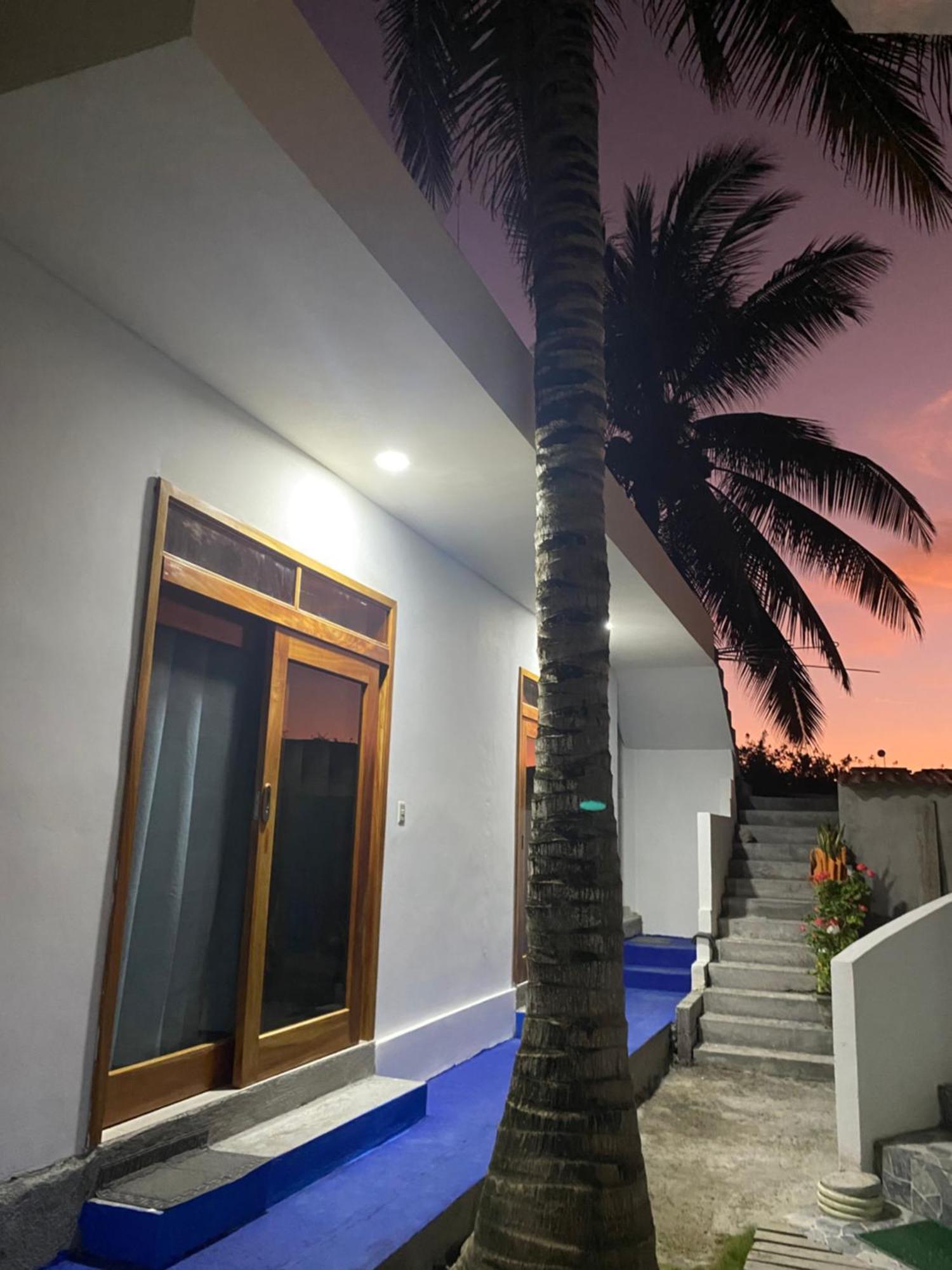 Penguin House Hotel Puerto Villamil Eksteriør billede