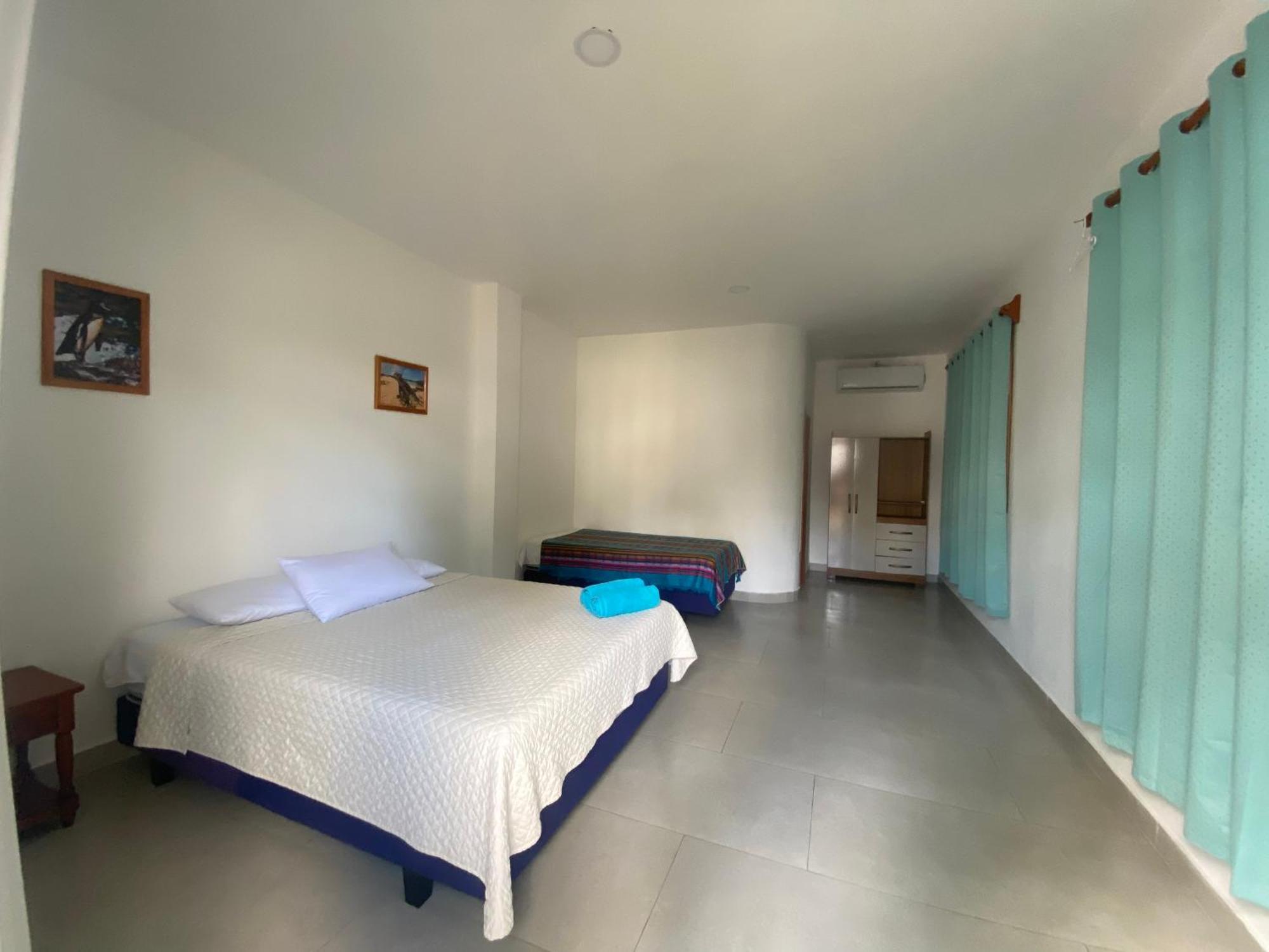 Penguin House Hotel Puerto Villamil Eksteriør billede